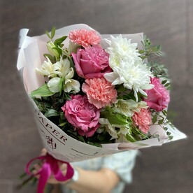 Букет "Чтобы ты улыбнулась" (хризантема, пионовидные розы, альстромерия, диантусы)