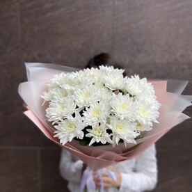 Букет из 5 хризантем в упаковке