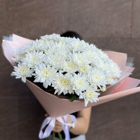 Букет из 7 белых хризантем