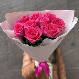 Букет из 9 малиновых роз Эквадор в упаковке