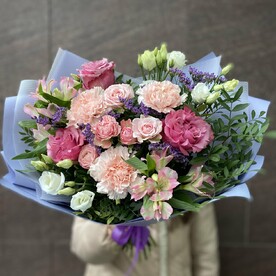 Букет "Летний вечер" (Пионовидная роза, кустовая роза, диантусы, эустома, лимониум, альсроммерия, зелень)