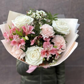 Букет «После свидания» (роза, альстромерия, диантусы, ваксфлауер, зелень)