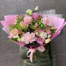 Букет «Фламинго» (эустома, диантусы, альстромерия, зелень)
