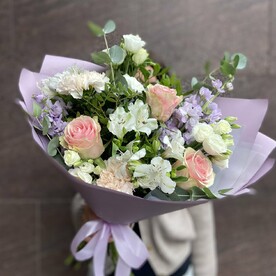 Букет "Спасибо, что ты есть" (розы, матиола, альстромерия, диантусы, эустома, эвкалипт)