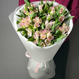 Букет 9 альстромерий