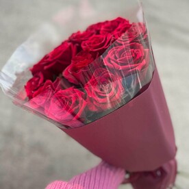 15 красных роз