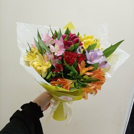 Букет из альстромерии