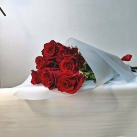 7 красных роз