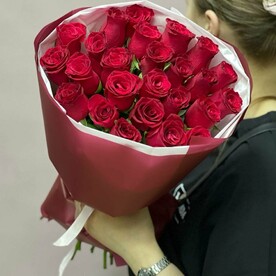 Букет из 25 красных кенийских роз
