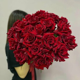 Букет из 25 бордовых французских роз