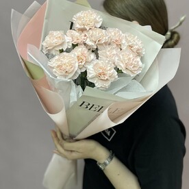 Букет из 11 диантусов в оформлении