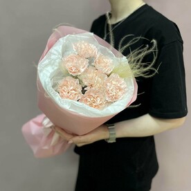 7 диантусов со стифой в оформлении