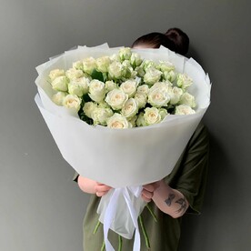 Букет из кустовой розы