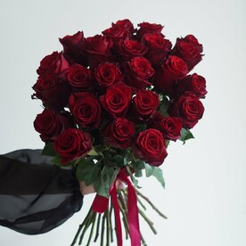 Моно букет из красной розы эквадор, 25 шт