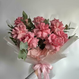 Моно букет из Француской розовой розы и эвкалипта