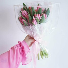 Тюльпаны розовые "Тресор" в дизайнерской упаковке