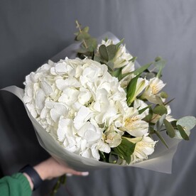 Букет гортензии с зеленью