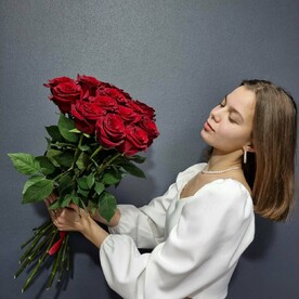 15 красных роз Explorer.