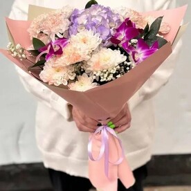 Букет с гортензией, орхидеями и хризантемами Лавандовое сияние