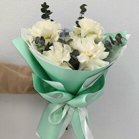 Белые французские розы