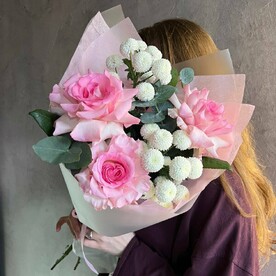 Авторский букет с французской розой и сантини