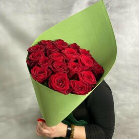Букет из 19 красных роз