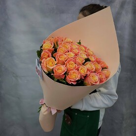 Букет из 35 персиковых роз
