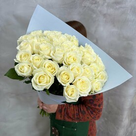 Букет из 41 белой розы