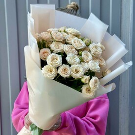 Букет из 9 кустовых кремовых роз