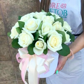 21 белая  роза в коробке