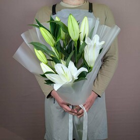 Букет из белых лилий