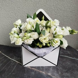 Конверт с лизиантусом