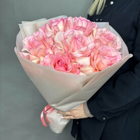 Букет из розовых роз
