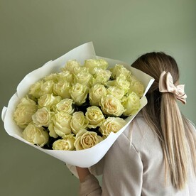 Букет из 35 белых роз на юбилей