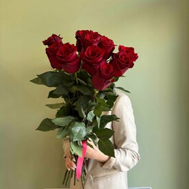 Букет из 11 красных роз в атласной ленте