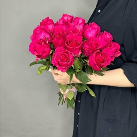 Букет из 15 малиновых роз