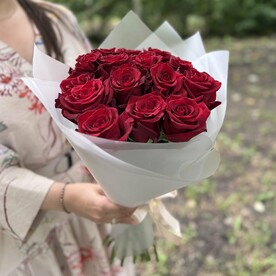 15 стойких Эквадорских роз