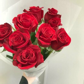 9 Красных Роз — Символ Любви и Страсти