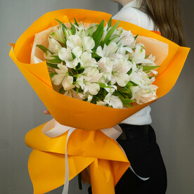 Солнечный букет с альстромерией