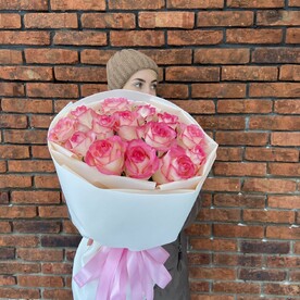 Букет розовых роз 15 шт