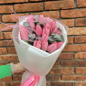 Букет розовых тюльпанов