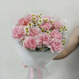 Диантусы и ромашки в нежном букете