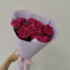 Моно букет из кустовых пионовидных роз