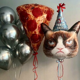 Композиция из воздушных шаров с фигурой Сердитый кот