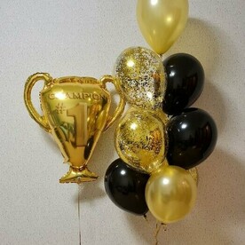 Композиция из воздушных гелиевых шаров с золотым кубком