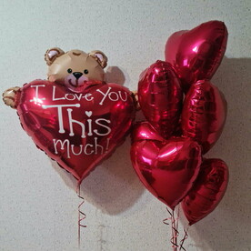 .Композиция из шара сердец красных и шара фигурки мишки