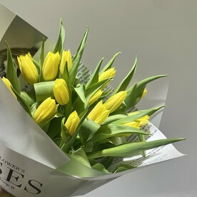 Букет из 15 желтых тюльпанов