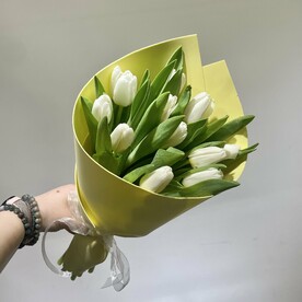 Букет из 11 белых тюльпанов