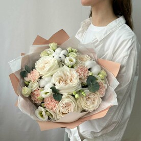 Ароматный премиум букет из пионовидной розы Охара, эустомы и диантусов