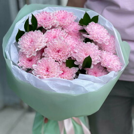 Букет с розовой хризантемой